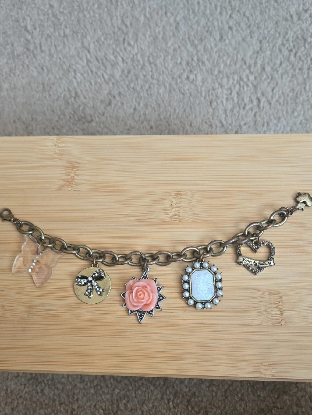 Princess Vera Wang Charm Bracelet - Picture 1 of 3